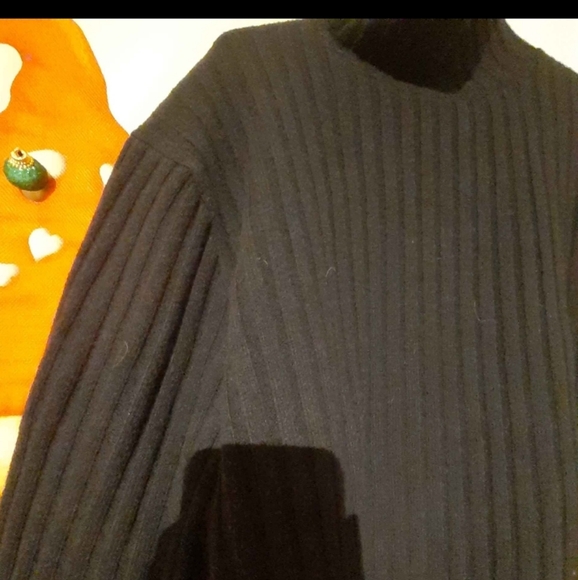 Men's Banana Republic Large Black Recycled Wool Ribbed Turtle Neck Sweater - Picture 10 of 14